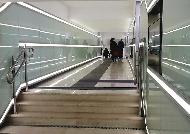 Idei de iluminat pentru balustradele din sticlă