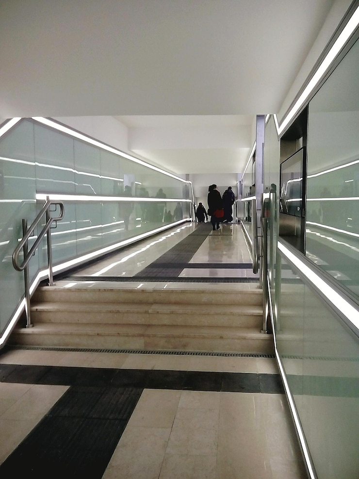 Idei de iluminat pentru balustradele din sticlă