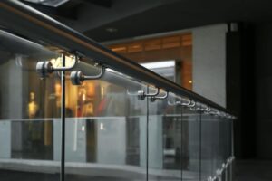 Ce trebuie să știți înainte de a monta balustrade din sticlă