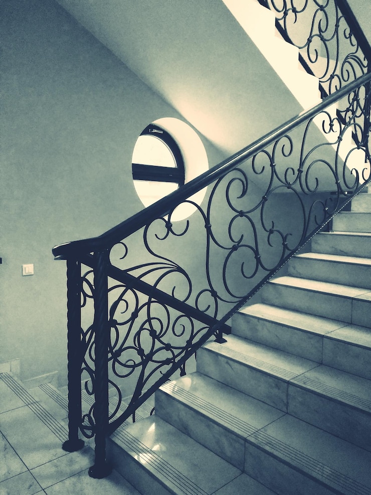 Acasă 39 Sistem personalizat vs. sistem standard de balustradă
