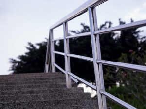 Cum influențează calitatea aluminiului siguranța balustradei