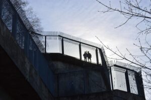 Sisteme de prindere ascunsă vs. prindere vizibilă la balustrade