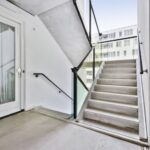 Când se recomandă balustradele din sticlă cu fixări punctuale