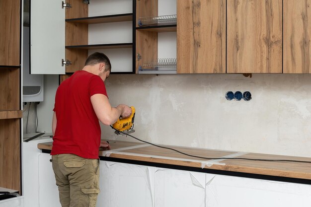 Splashback 46 Montajul splashback-ului pe suprafețe de rigips – ce trebuie știut