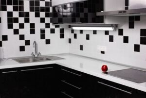 Tipuri de sticlă utilizate în splashback-urile de bucătărie