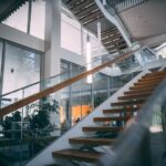 Balustradele din sticlă și lemn – o combinație cu efect wow