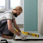 De ce nu este recomandat montajul DIY al cabinelor de duș din sticlă