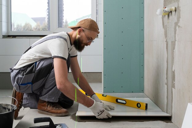 De ce nu este recomandat montajul DIY al cabinelor de duș din sticlă