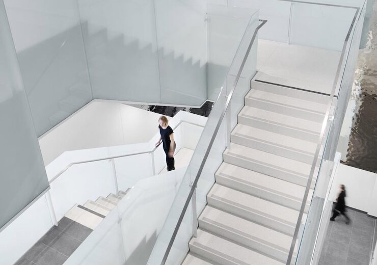 Balustrade din sticlă vs. balustrade din inox – ce să alegi